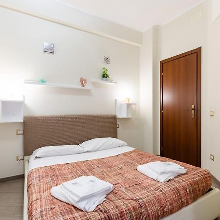 Il Vascello Lido di Ostia Exterior foto